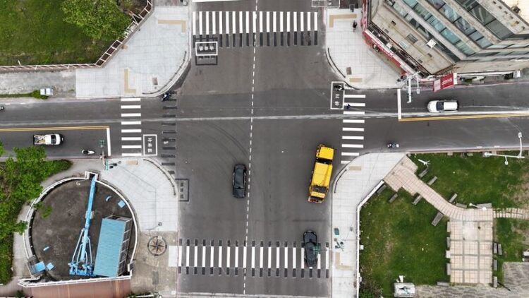 高市七賢河東路口轉角優化-行人停等更安心