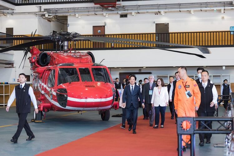 賴清德總統出席空勤務總隊20週年隊慶 肯定其成為國家救災堅實後盾 賴清德總統出席空勤務總隊20週年隊慶-肯定其成為國家救災堅實後盾