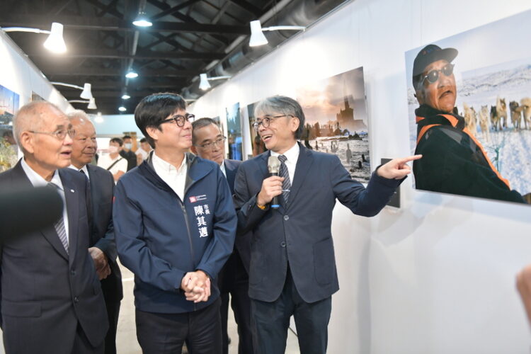 陪同卓揆視察高雄國際機場 陳其邁感謝中央支持高雄重大建設、平衡南北差距 陪同卓揆視察高雄國際機場-陳其邁感謝中央支持高雄重大建設、平衡南北差距