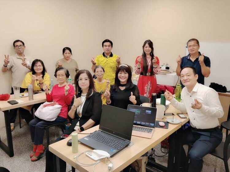 正能量Ai全球新聞網舉辦「AI寫作與鏡頭下的你」記者研習營 引領壯世代擁抱科技新知 正能量ai全球新聞網舉辦「ai寫作與鏡頭下的你」記者研習營-引領壯世代擁抱科技新知