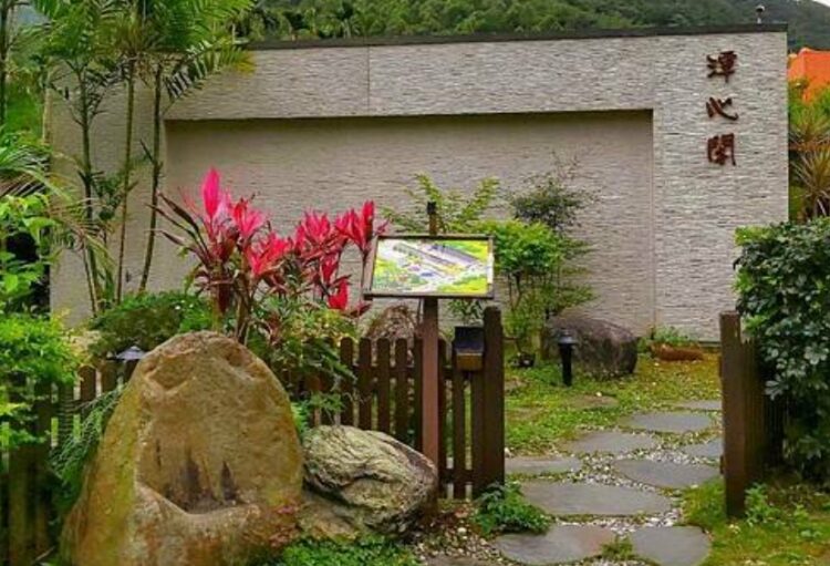 來花蓮鯉魚潭看綿長天際線 錦鯉主題民宿餵魚互動超逗趣 來花蓮鯉魚潭看綿長天際線-錦鯉主題民宿餵魚互動超逗趣