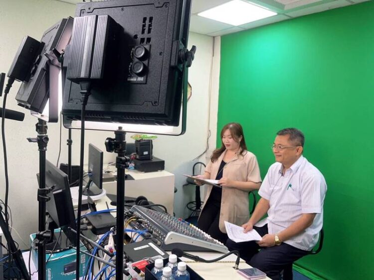 【小港分局長親自上陣錄製反詐小教室並至成功電台現場直播反詐騙】