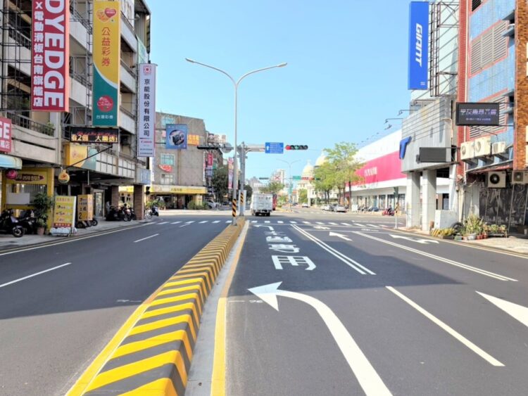 台南市健康路口新增4處左轉保護時相 行人安全再升級 台南市健康路口新增4處左轉保護時相-行人安全再升級