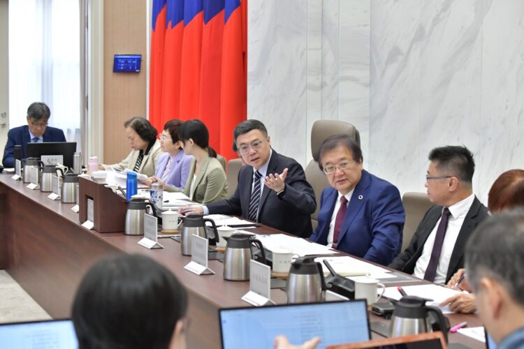 行政院長卓榮泰主持社福委員會會議 聚焦超高齡社會與壯世代政策推動 行政院長卓榮泰主持社福委員會會議-聚焦超高齡社會與壯世代政策推動