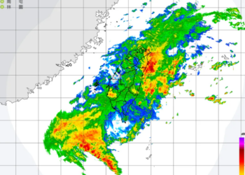 宜蘭蘇澳遭豪雨襲擊-部分地區淹水過膝-宜蘭縣府宣布停班停課
