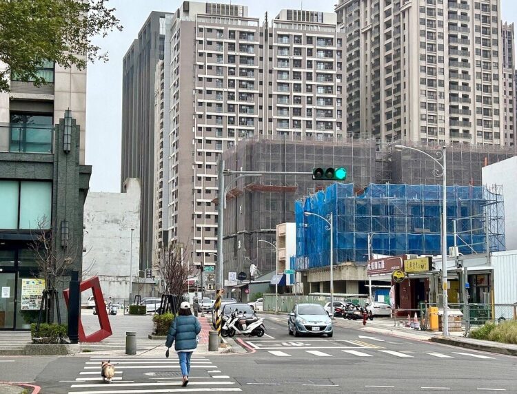 央行有第八波...買房「障礙賽」?建商喊痛:2025年「這時」很關鍵 央行有第八波…買房「障礙賽」?建商喊痛:2025年「這時」很關鍵