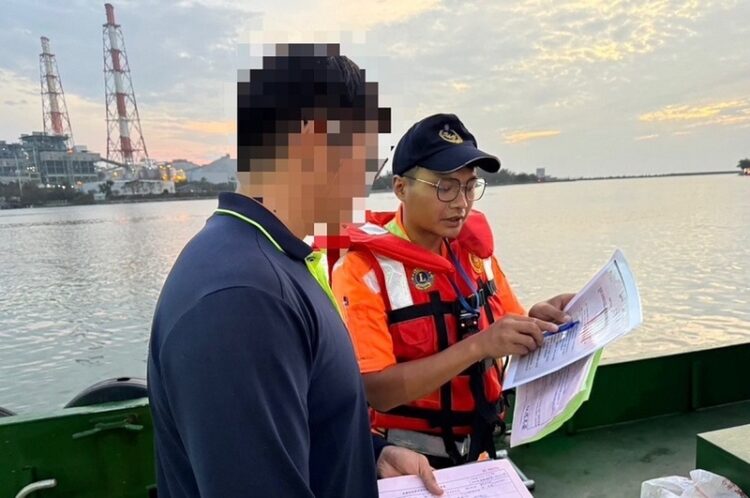 天兔颱風工作船執意出港-海巡開出首張舉發單