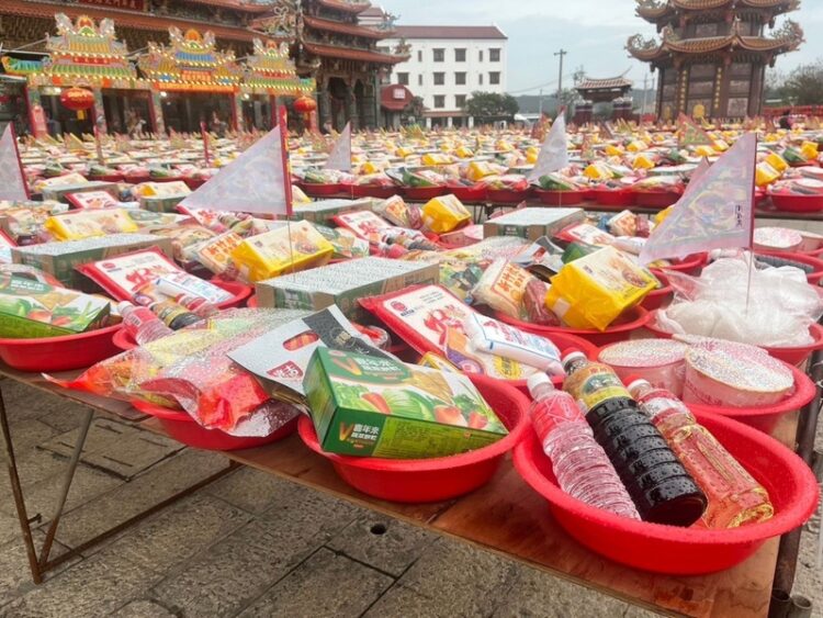 鹿耳門天后宮捐贈愛心物資與市府公私協力共同照顧弱勢 鹿耳門天后宮捐贈愛心物資與市府公私協力共同照顧弱勢