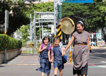 守護學童與行人通行安全-高市府邀親子網紅宣導校園周邊路口停讓