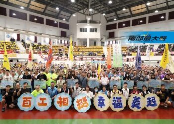 嘉市勞工運動會多元競賽-700位勞工同場較勁!-黃敏惠市長體驗匹克球直呼太好玩