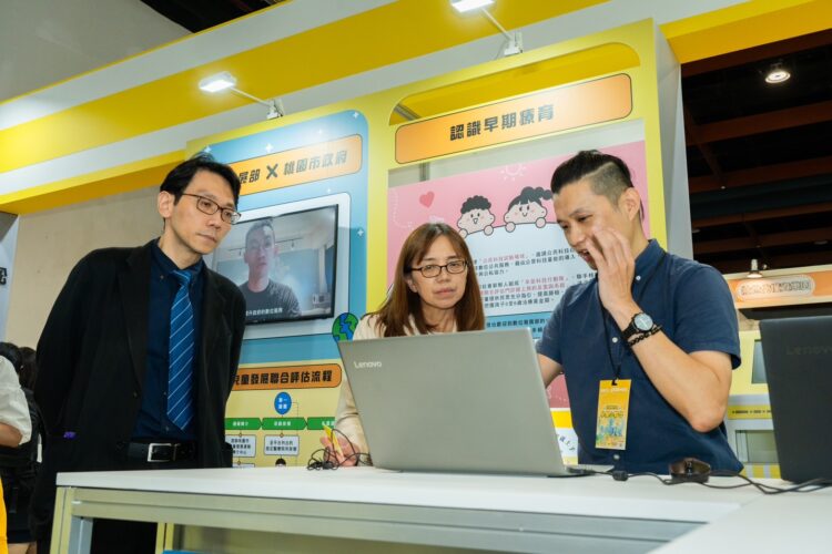 數發部資訊月願景館展示數位公共基礎建設-創新服務引領未來生活