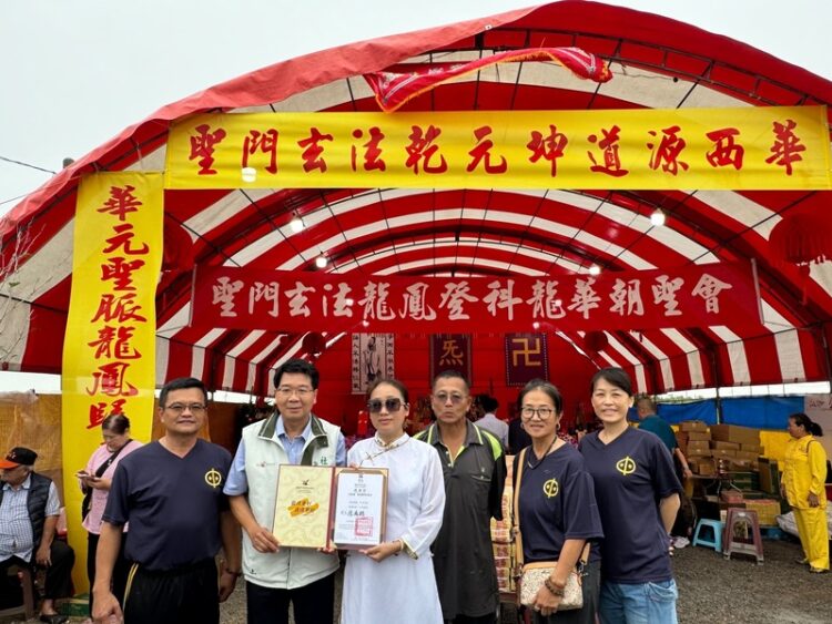 無極廣華聖華宮捐贈7,000公斤白米 黃偉哲感謝公私協力造福社福團體 無極廣華聖華宮捐贈7,000公斤白米-黃偉哲感謝公私協力造福社福團體