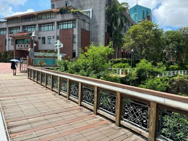 提升人行安全整合周邊景觀 愛河上游改善2360公尺欄杆與照明 提升人行安全整合周邊景觀-愛河上游改善2360公尺欄杆與照明