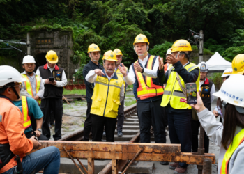 交通部陳世凱部長視察西小清水溪橋修復工程-預計12月21日提前恢復通車