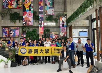 嘉大emba企業參訪-探索「t恤手造館」的創新工藝與多元產業的永續發展