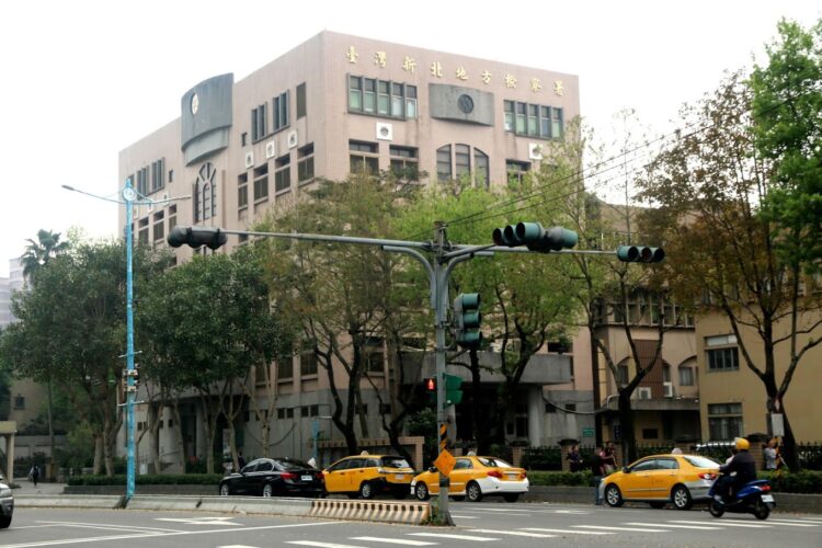 「保險蟑螂」再現!牛埔幫劉泰銘詐騙600萬 灌水保單陰謀曝光 再度闖產險公司談判遭逮 「保險蟑螂」再現!牛埔幫劉泰銘詐騙600萬-灌水保單陰謀曝光-再度闖產險公司談判遭逮