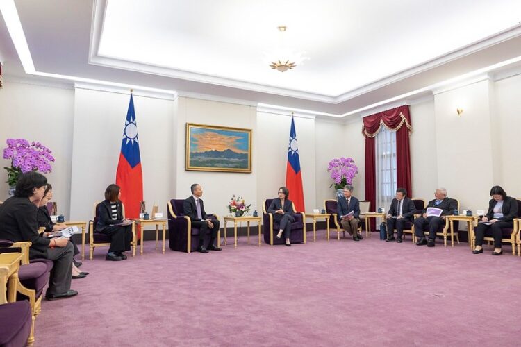 副總統蕭美琴接見癌症希望基金會 肯定其長期推動癌症關懷工作,促進國人健康 副總統蕭美琴接見癌症希望基金會-肯定其長期推動癌症關懷工作,促進國人健康