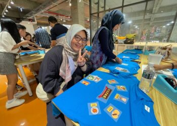 外國友人來台必做的台味體驗-t恤手造館親手做紀念t恤！