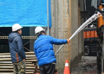 新房交屋卻見「這幕」崩潰！苦主喊「牆角也有」…網怒秒掀論戰