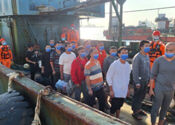 台中外海陸船越界捕魚-海巡強勢登檢押回重罰320萬