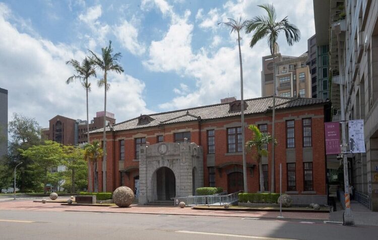 屋頂漏水、陽台現裂縫!新竹美術館即起閉館修復 預計「這時候」開館 屋頂漏水、陽台現裂縫!新竹美術館即起閉館修復-預計「這時候」開館