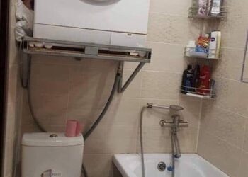 小宅悲歌…他發奇想「馬桶上方裝洗衣機」-網友傻眼：拉屎要先保險