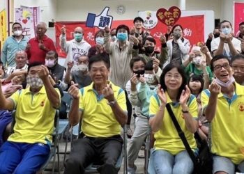 明燈慈善會攜手社福中心溫暖傳愛 -捐助90萬善款點亮家庭希望