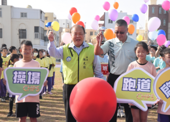 澎湖中興國小新操場跑道啟用-陳光復縣長勉勵學子奔向夢想未來