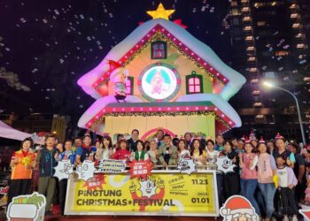 屏東聖誕節開幕雙主燈點亮「歐風童話小鎮」-中華一條人潮擠爆熱鬧繽紛