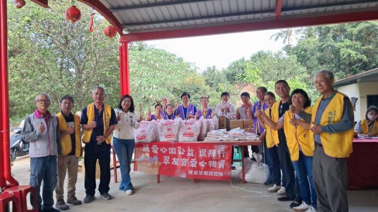 冬令扶助傳遞溫暖 陳若翠第一波大樹區愛心物資發送 冬令扶助傳遞溫暖- 陳若翠第一波大樹區愛心物資發送