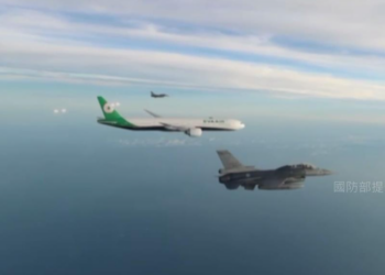 空軍f-16v伴飛！臺灣棒球英雄12強奪冠-凱旋盛況震撼全球！