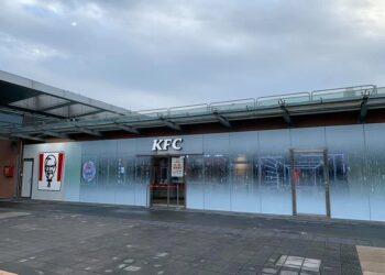 桃園高鐵旁「這店面」速食叔叔、爺爺相繼離開…-網比較嘆「它」太強了！