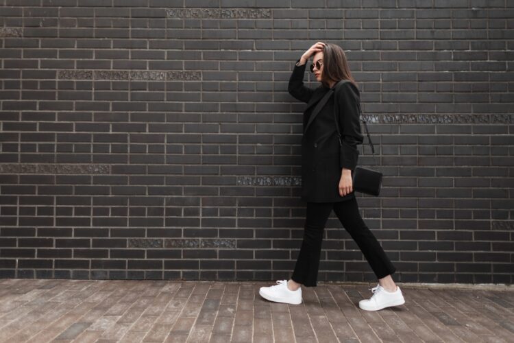 秋冬球鞋穿搭公式 混搭穿出時髦味 秋冬球鞋穿搭公式-混搭穿出時髦味