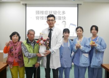 坐輪椅-原來是頸椎脊髓神經病變惹的禍！外科手術解壓-讓病人重拾行走能力