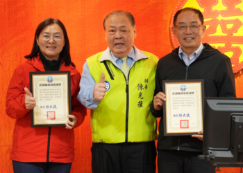 澎湖造林30年成果回顧-陳光復縣長頒感謝狀表彰31名造林功臣