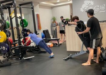 誰說只有年輕人才健身 中壢健身房協助銀髮族重訓強化肌肉不摔跤