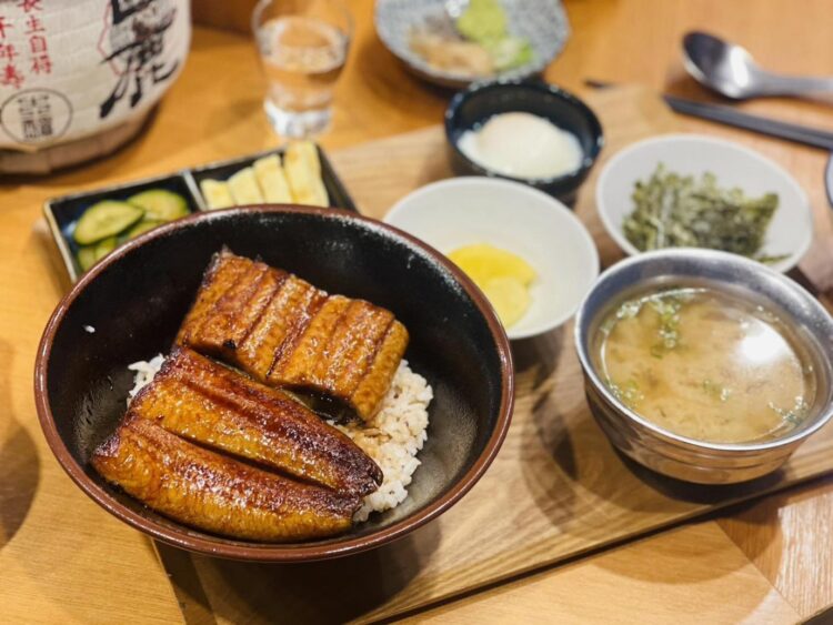 道地!台北這間鰻魚飯讓人一秒飛日本 這間台北鰻魚飯一秒飛日本 只在德榮軒才吃得到鹽烤鰻魚飯
