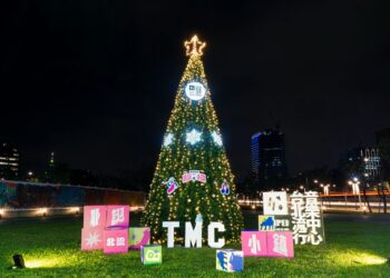 2024北流耶誕小鎮浪漫點燈，小公視復刻黃韻玲主持經典 IP「古典魔力客」