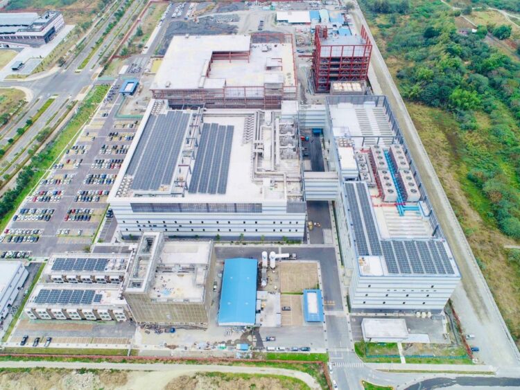 能源大廠攜手半導體業者 完成全台首例綠電回購轉供 能源大廠攜手半導體業者 完成全台首例綠電回購轉供