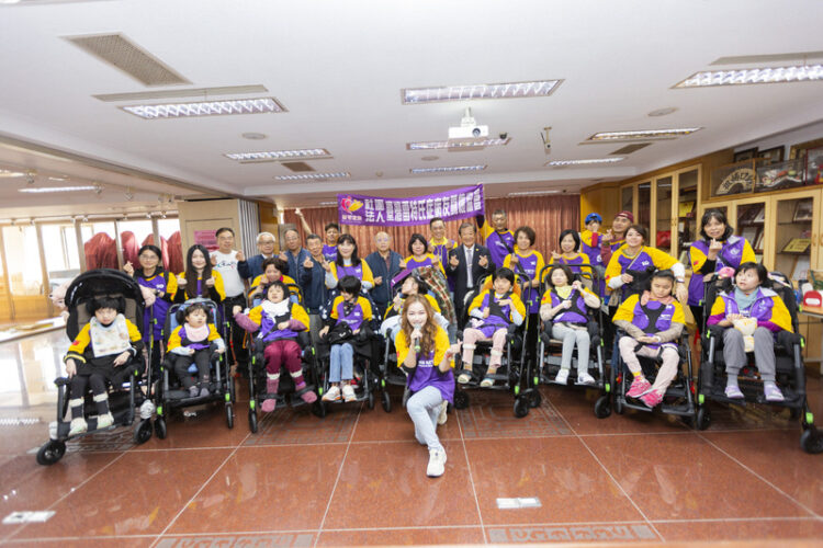 慈祐宮捐贈特製推車 傳遞愛心助力雷特氏症家庭 慈祐宮捐贈特製推車-傳遞愛心助力雷特氏症家庭