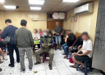 肉龜-賭場藏身小吃店- - 警逮25人