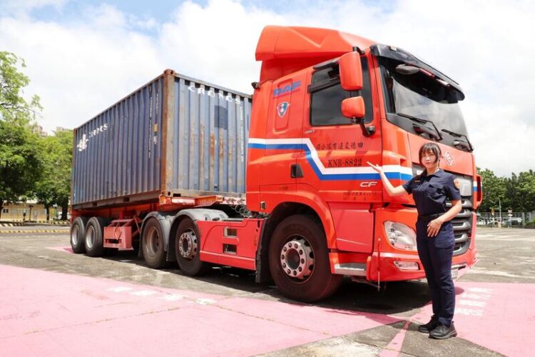 大型車安裝開啟視野輔助系統-專注行車謹慎駕駛確保安全