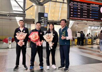 2024年ittf世界青少年錦標賽南市籍選手回國-體育局陳良乾局長代表黃偉哲市長至高鐵迎接