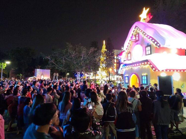 屏東「路沖」聖誕童話屋湧看屋人潮 網友爆笑留言買房送聖誕老公公 屏東「路沖」聖誕童話屋湧看屋人潮-網友爆笑留言買房送聖誕老公公