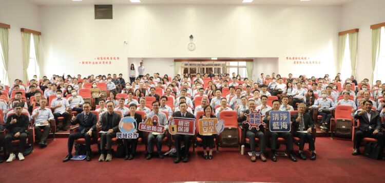 海巡署舉行「國家安全與機密保護」學術與實務交流研討會,打造堅實國安防線 海巡署舉行「國家安全與機密保護」學術與實務交流研討會,打造堅實國安防線