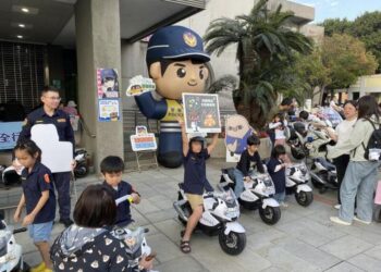 新營耶誕點燈-南警小小警察體驗-強化防詐宣導