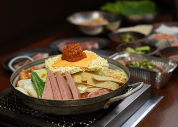 幸福暖胃，與菜豚屋共享濃郁歡聚！聖誕限定套餐溫馨上市