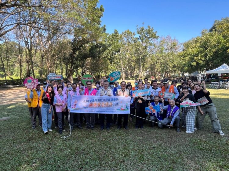 模擬大量蜂螫與水域事故,南市府聯合尖山埤渡假村大量傷患演練 模擬大量蜂螫與水域事故,南市府聯合尖山埤渡假村大量傷患演練