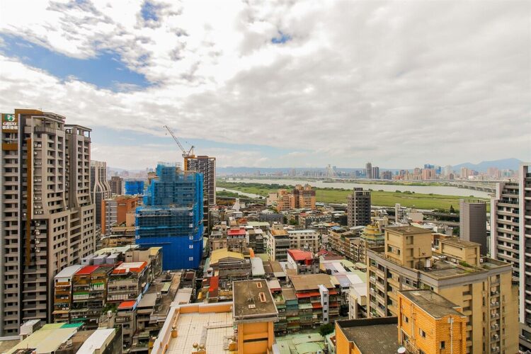 剉咧等!明年銀行限貸錢更荒 他曝「這招」解套:趕緊下車 剉咧等!明年銀行限貸錢更荒-他曝「這招」解套:趕緊下車