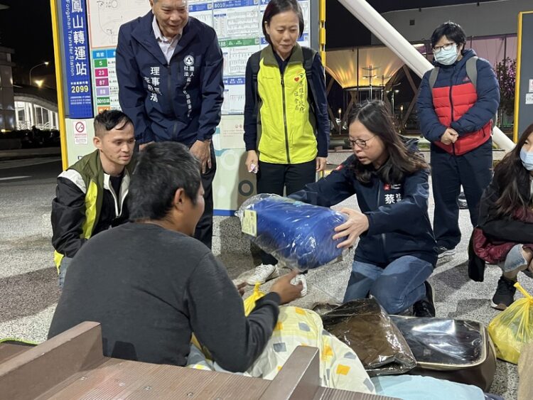 冷氣團來了!高市社會局持續加強低溫關懷! 冷氣團來了!高市社會局持續加強低溫關懷!